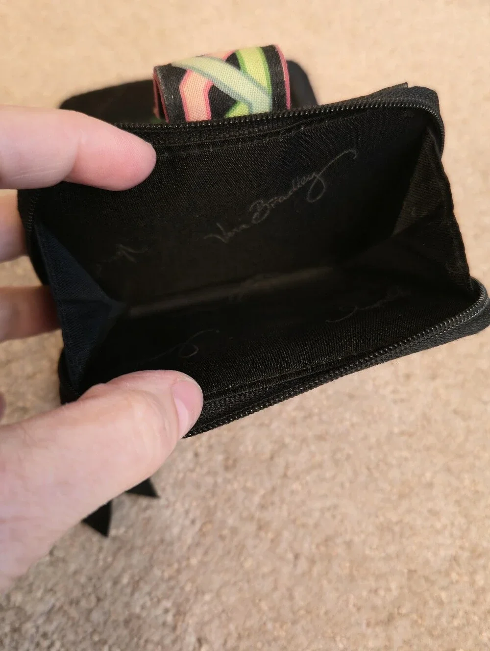 Vera Bradley wallet, retired pattern - Picture 6 of 6